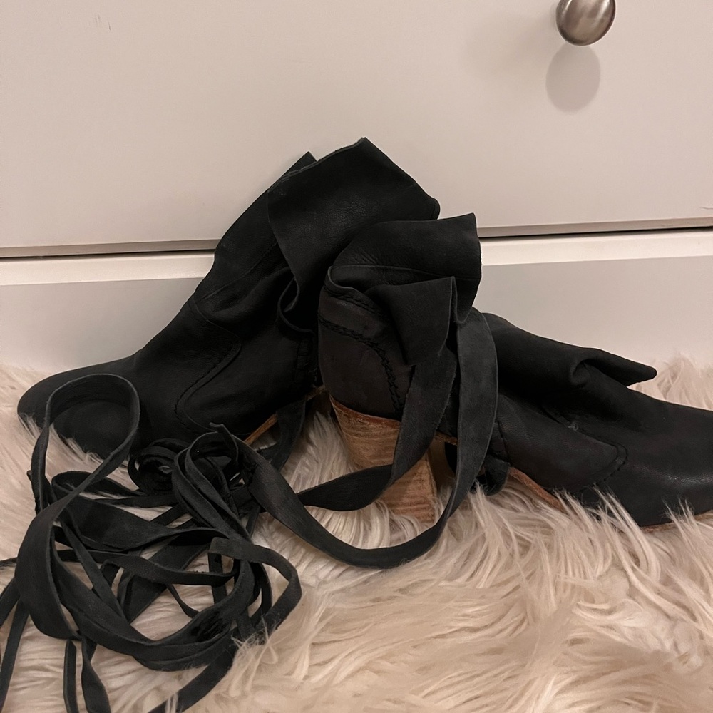 Black Tie boots from free people
